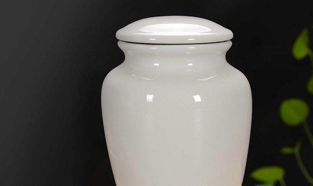 Ashes urns to hold the ashes for cremation diamonds
